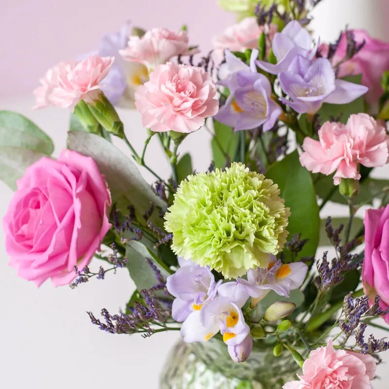 Een vrolijk boeketje brievenbus bloemen