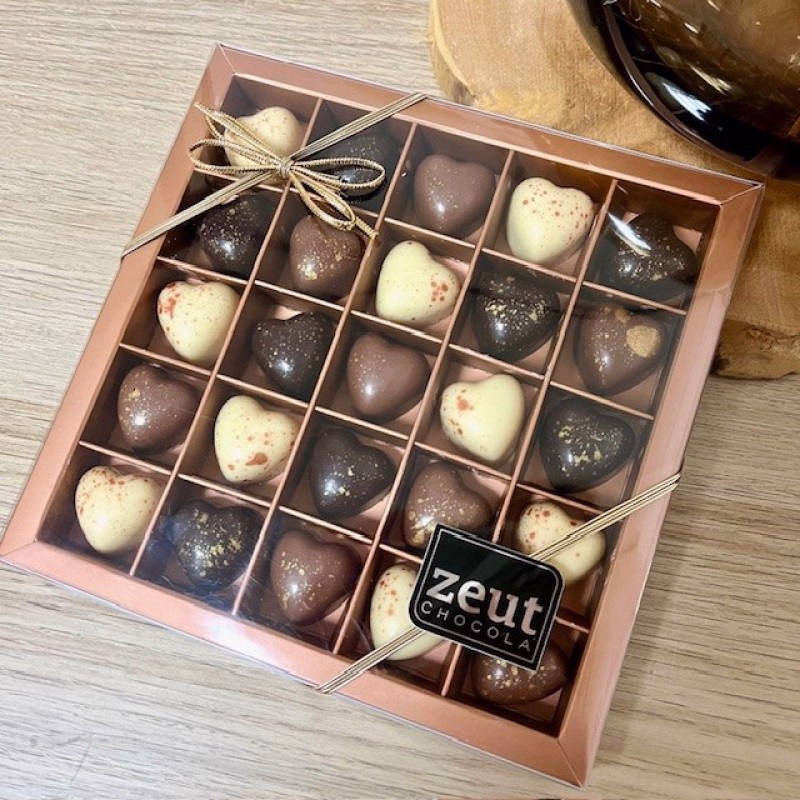 Heerlijke ambachtelijke chocolade hartjes door de brievenbus - Verrasjelief