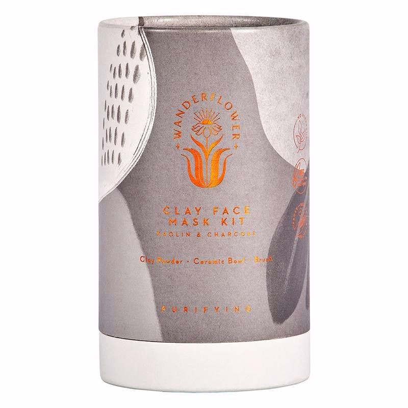 Kalmerend masker met schaaltje en kwastje in geschenkkoker
