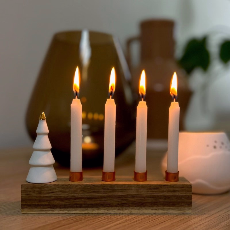Räder kerstboompje op houten kandelaartje voor vier kaarsjes - Verrasjelief