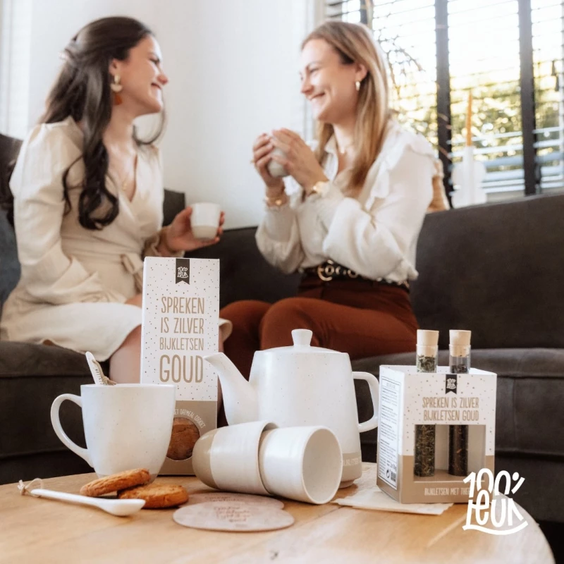 100% Leuke thee en koekjes giftset 'Zilver is spreken, bijkletsen is goud'
