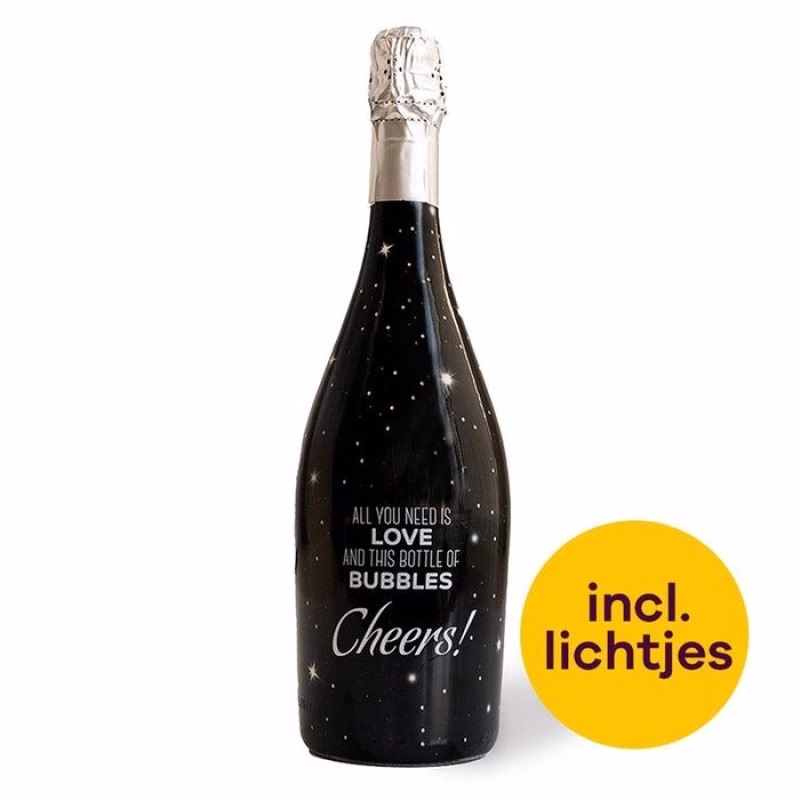 Wijn met bubbels en lichtjes 'All you need is...'