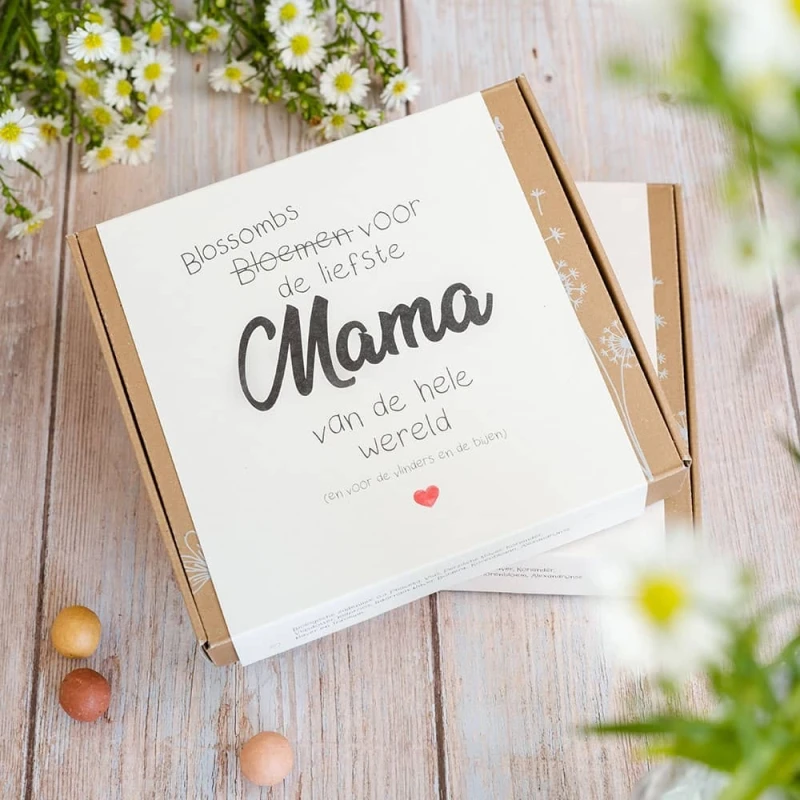 Vrolijk cadeau voor mama met bommetjes met bloemzaadjes voor meer bijen en vlinders