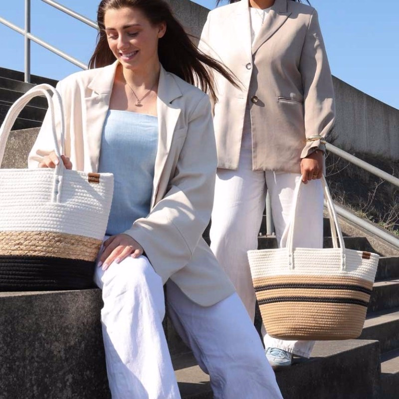 SALE -Stijlvolle strandtas in naturel met off-white en stoer zwart