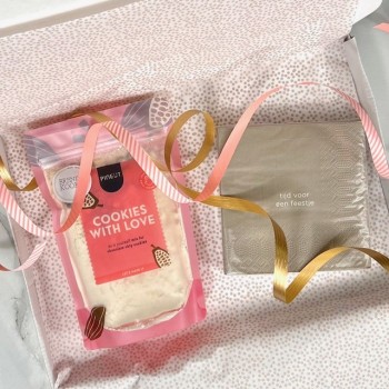 Brievenbuspakket Cookies with love met feestelijke servetten
