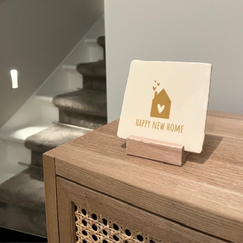 Originele tegeltjes met houten standaardje