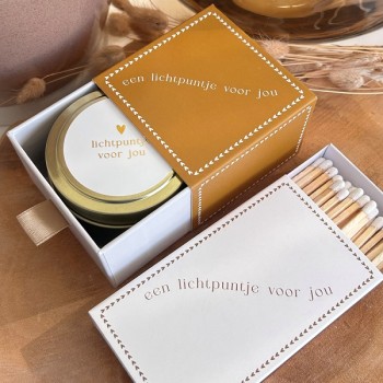 Zusss giftset 'Een lichtpuntje voor jou' met kaars en lucifers