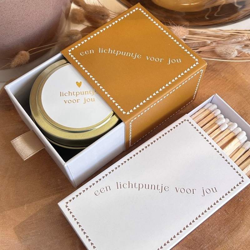Zusss giftset 'Een lichtpuntje voor jou' met kaars en lucifers
